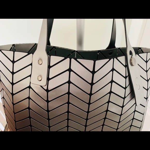 Geometric shoulder bag - Picture 3 of 8